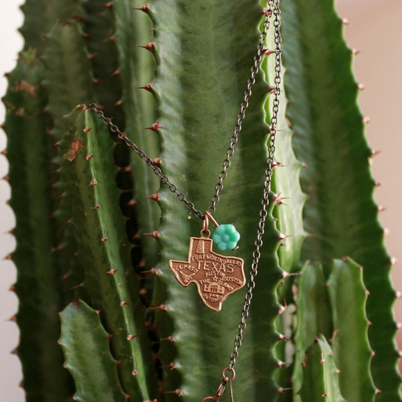 Texas Map Necklace — Everly and Ace - Picture 2 of 2